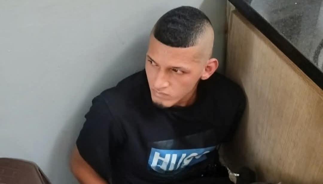 Uno de los capturados.