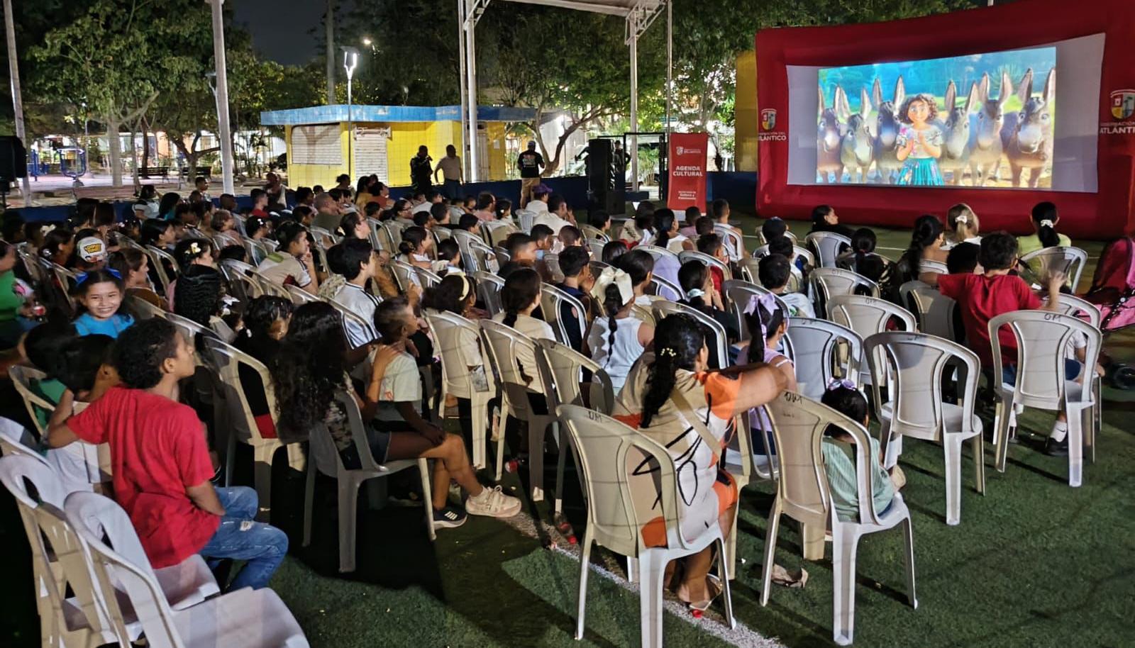 Lanzamiento del programa 'Cine a la plaza', en el municipio de Galapa. 