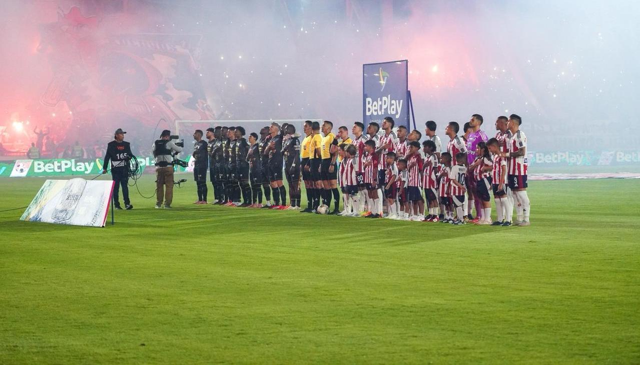 Imagen de los titulares de los dos equipos.