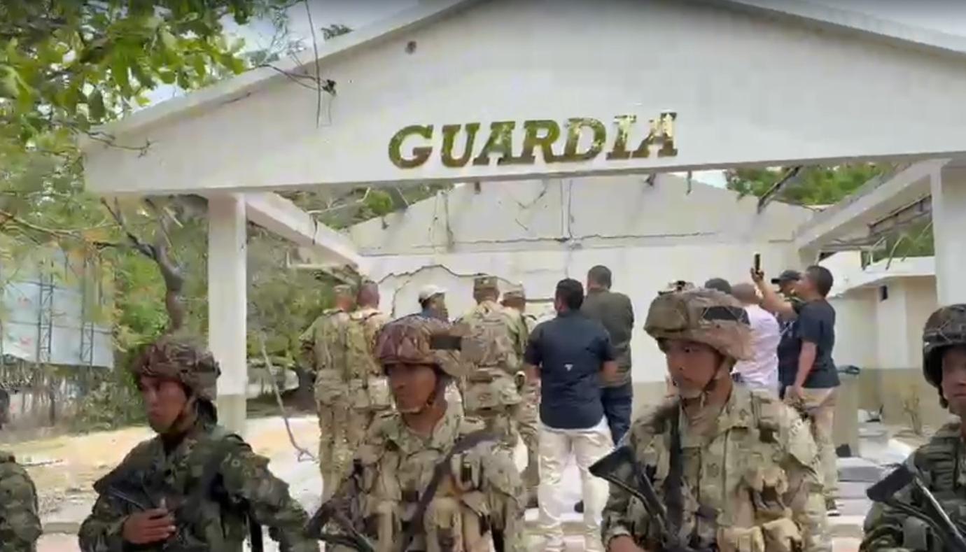 Zona afectada por el atentado en el batallón.