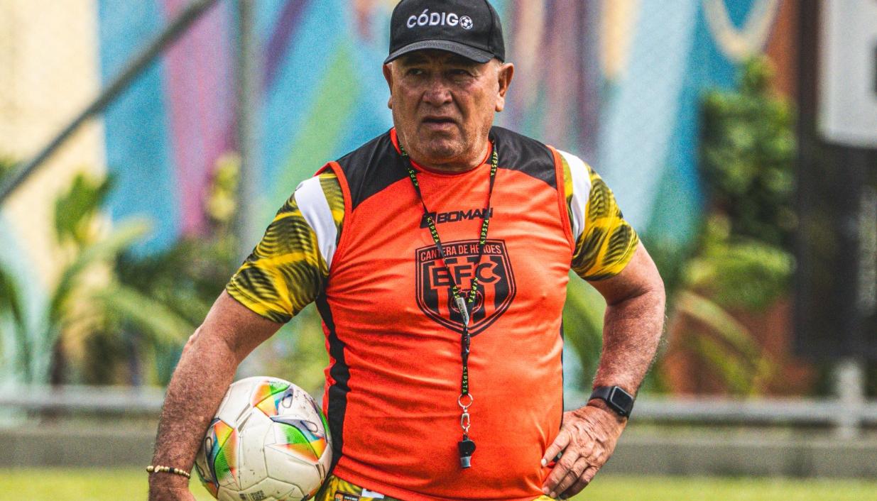Alberto Suárez, técnico del Envigado. 