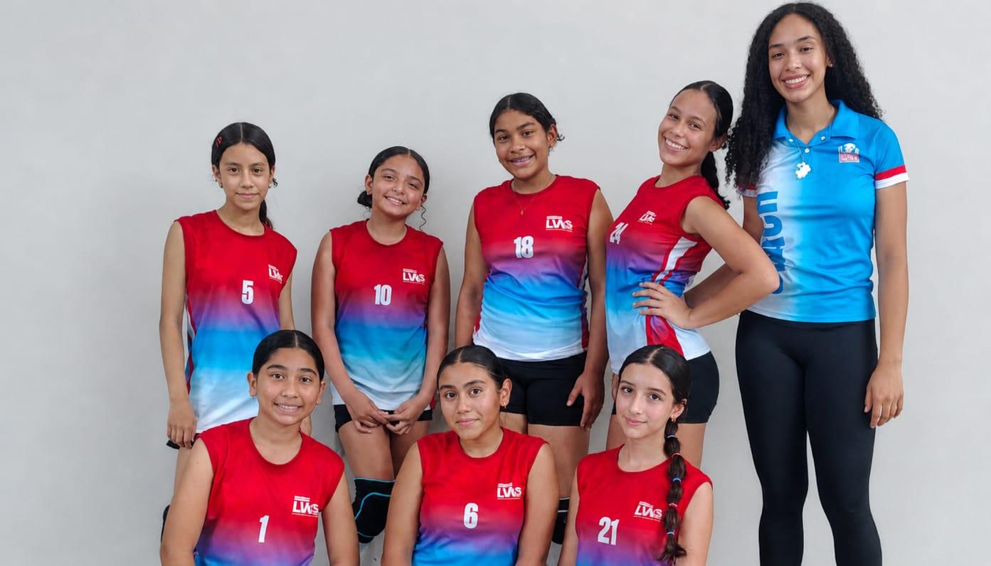 Equipo LVA B, categoría mini voley. Arriba: Mariana García, Ivanna Sierra, María Mercado, Alma Sofía Arango, Nicolle Vanegas, entrenadora, abajo; Sarah Acosta, Camila Beleño, María Vásquez.