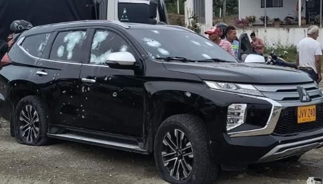 Vehículo donde se transportaban las víctimas fue baleado por miembros del ELN. 