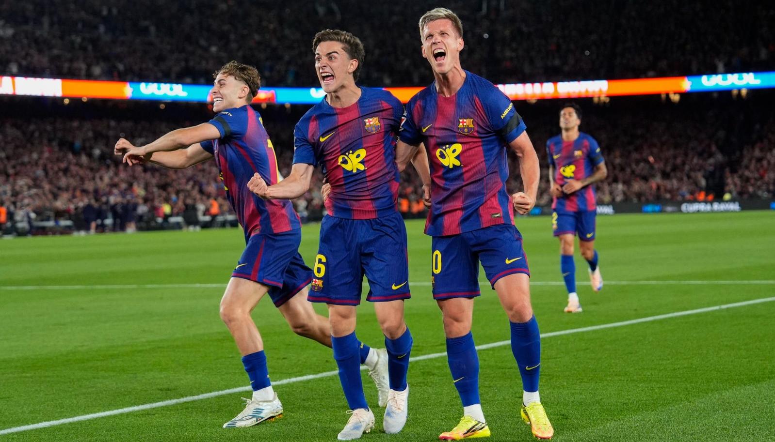 Los jugadores del FC Barcelona Fermín López, Gavi y Dani Olmo celebran el segundo gol.