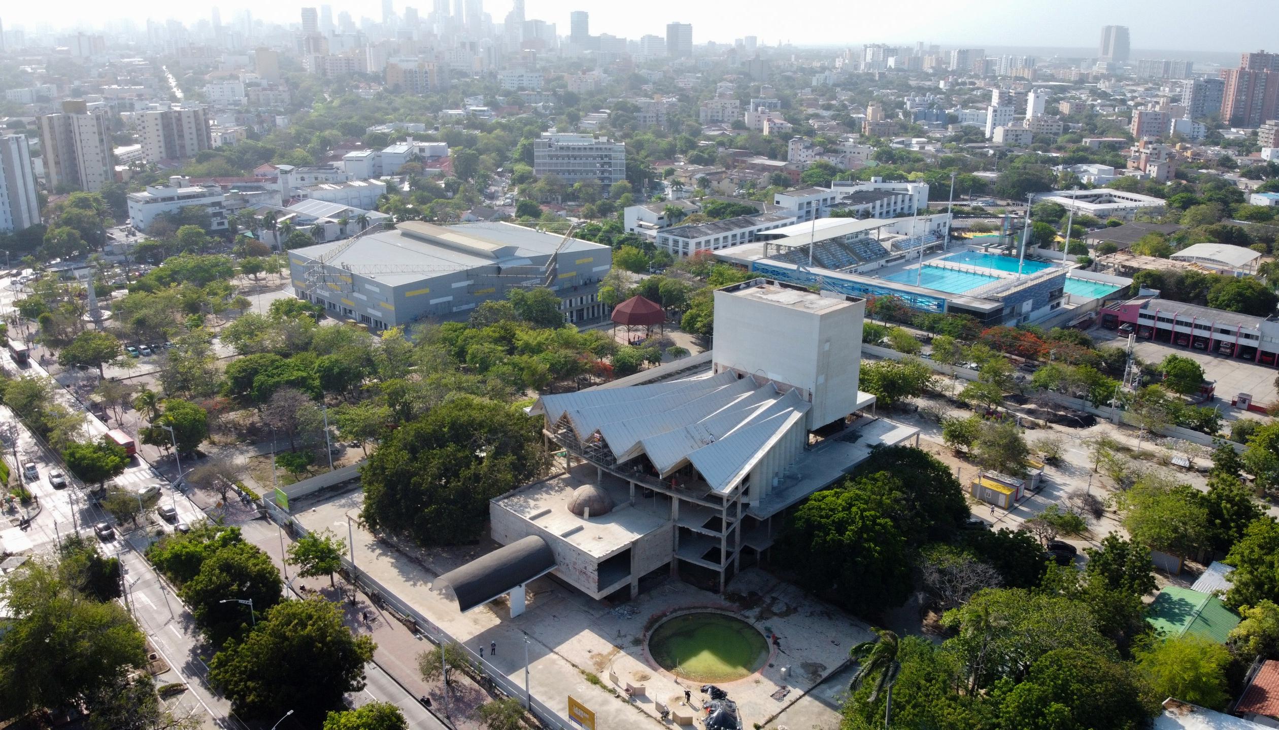 Teatro Amira de la Rosa actualmente en remodelación. 