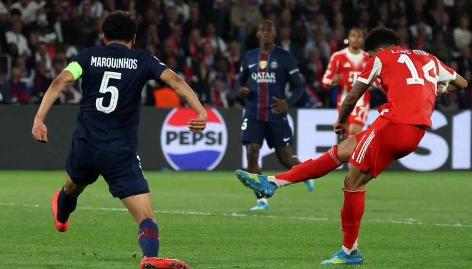 El remate de Luis Díaz que terminó en gol ante el PSG.