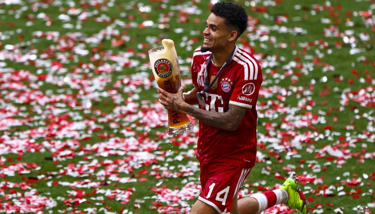 Luis Díaz en la celebración del título de la Bundesliga con el Bayern.