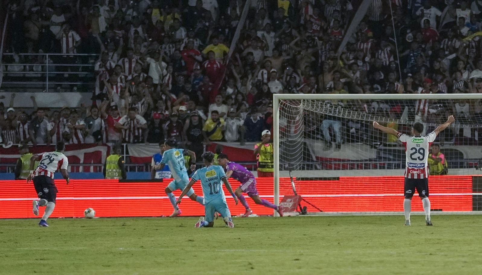 Mauro Silveira le atajó el penalti a Dayro Moreno y también el rebote al delantero del Once Caldas.