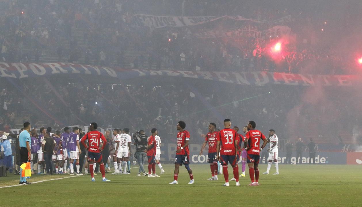 Los desmanes en el Atanasio Girardot en el partido DIM vs. Flamengo.