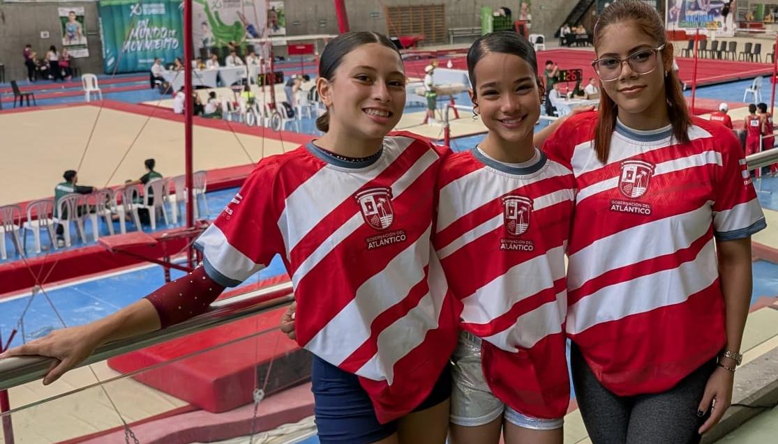 Mia Mazzillo, Abbie Sevilla y Angie Miranda, gimnastas del Atlántico. 
