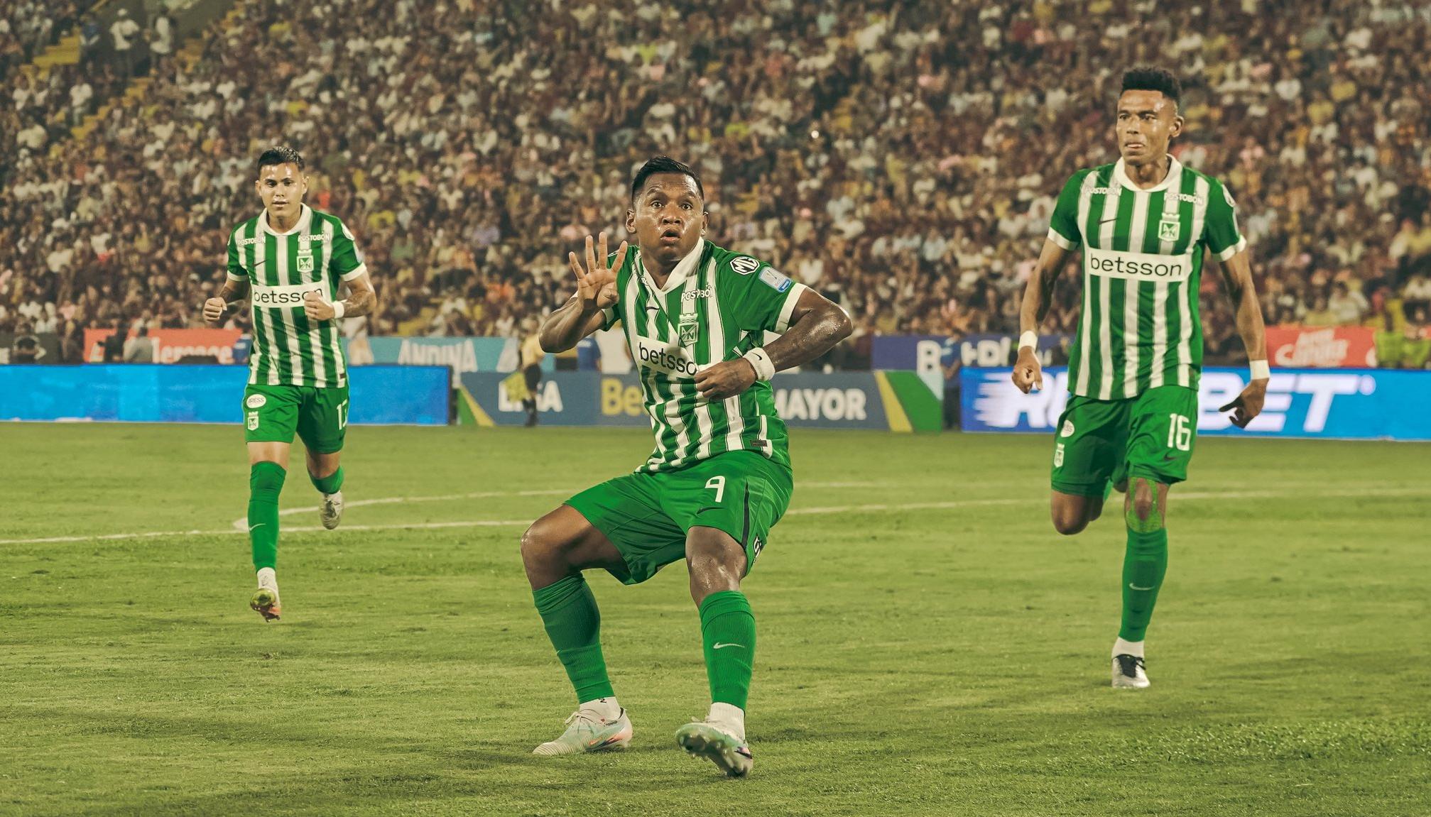 Alfredo Morelos celebra su gol ante Tolima, en Ibagué.