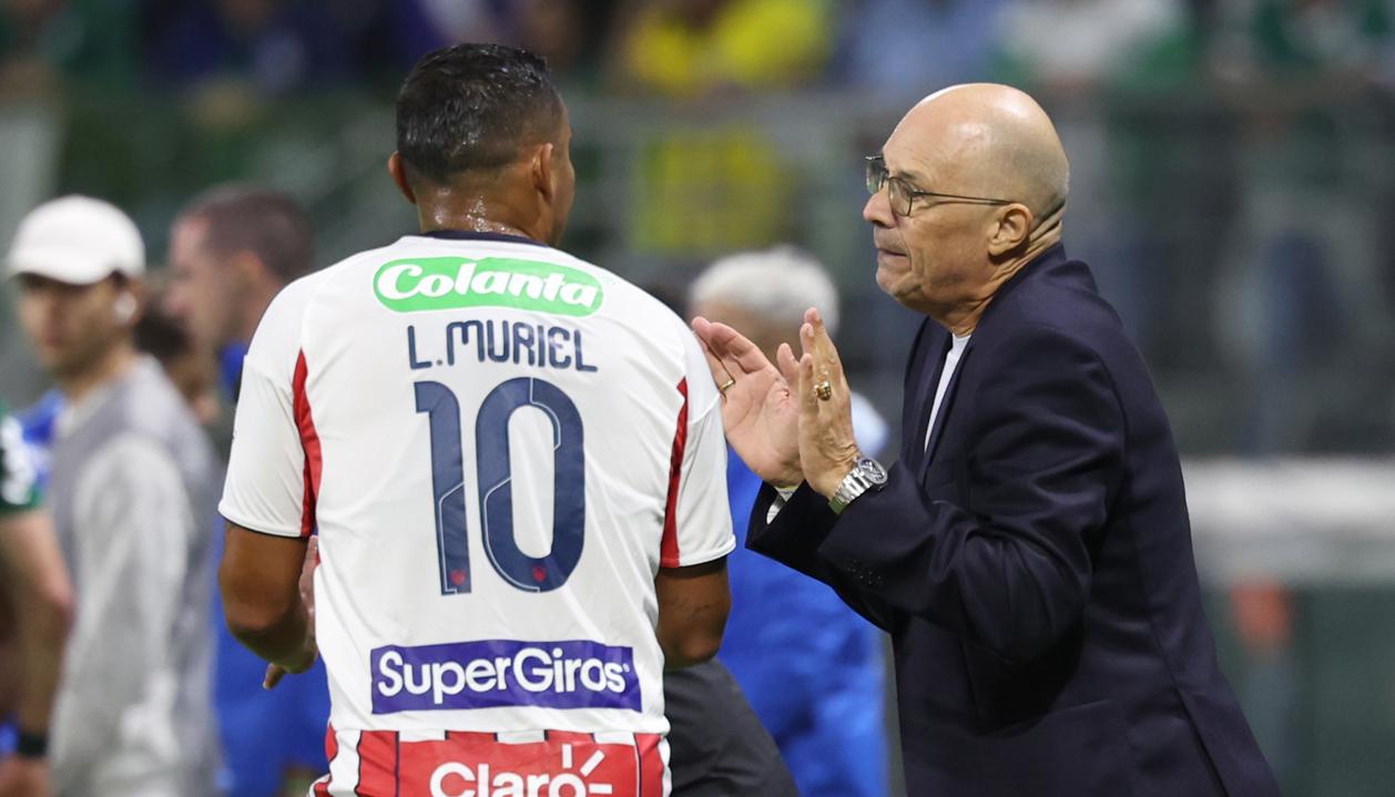 Alfredo Arias, técnico del Junior, con Luis Muriel, principal contratación para 2026.