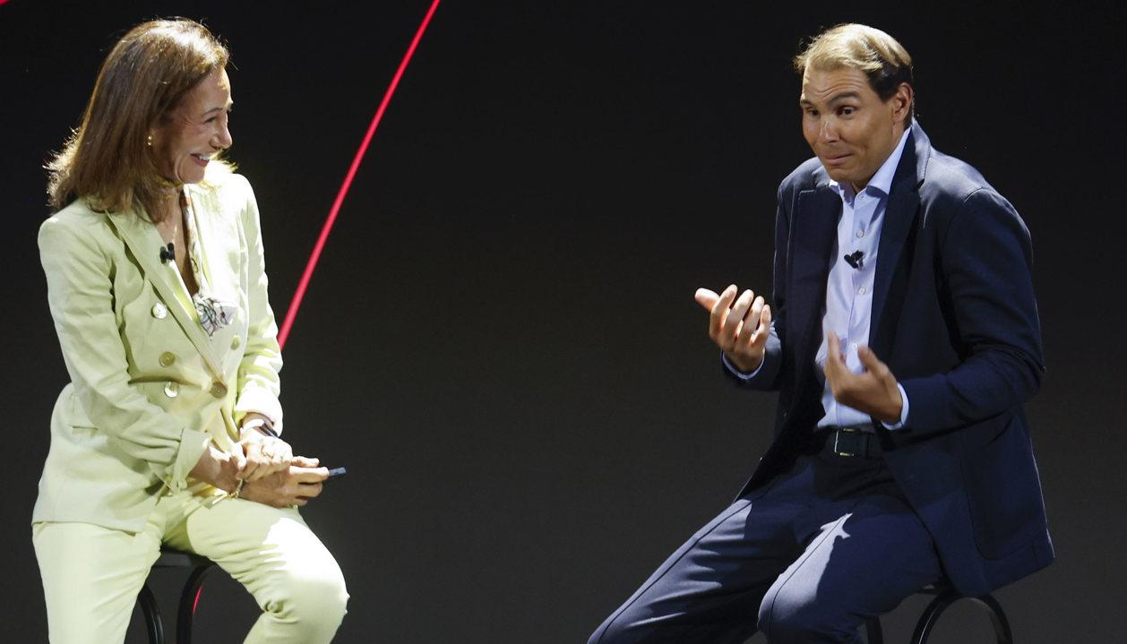 Rafa Nadal en diálogo con Ana Botín, presidenta del Grupo Santander. 