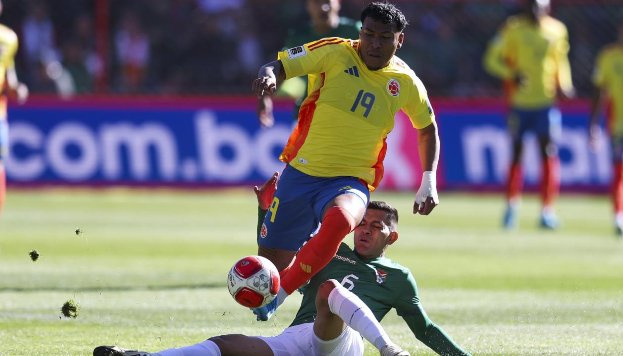 Roger Martínez en el partido de Eliminatoria contra Bolivia, en El Alto.