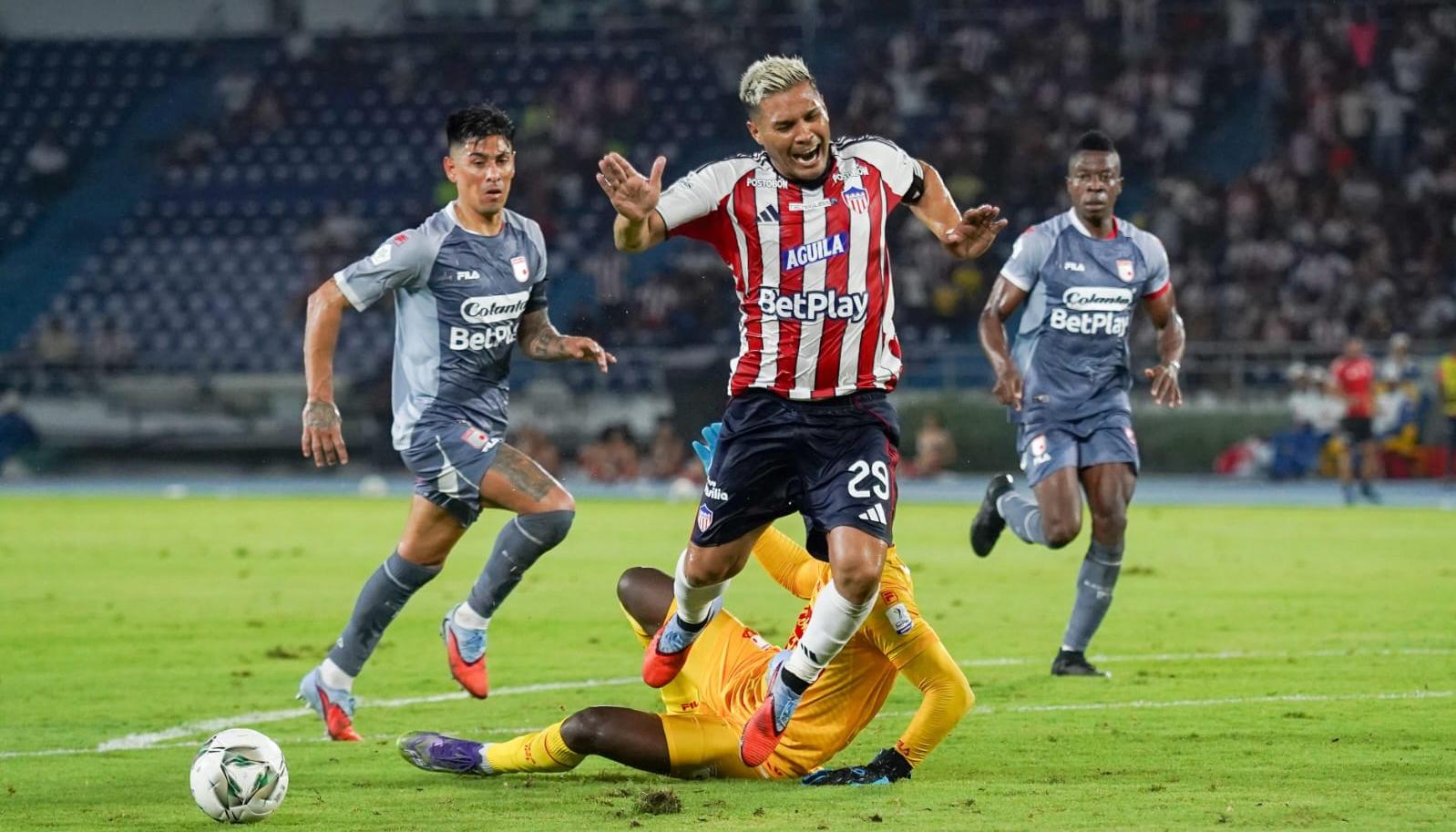 Teófilo Gutiérrez en el partido de Superliga contra Santa Fe, en Barranquilla.