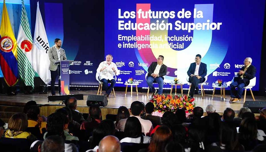 Más de 50 mil profesores universitarios se capacitaron en competencias digitales y uso de IA
