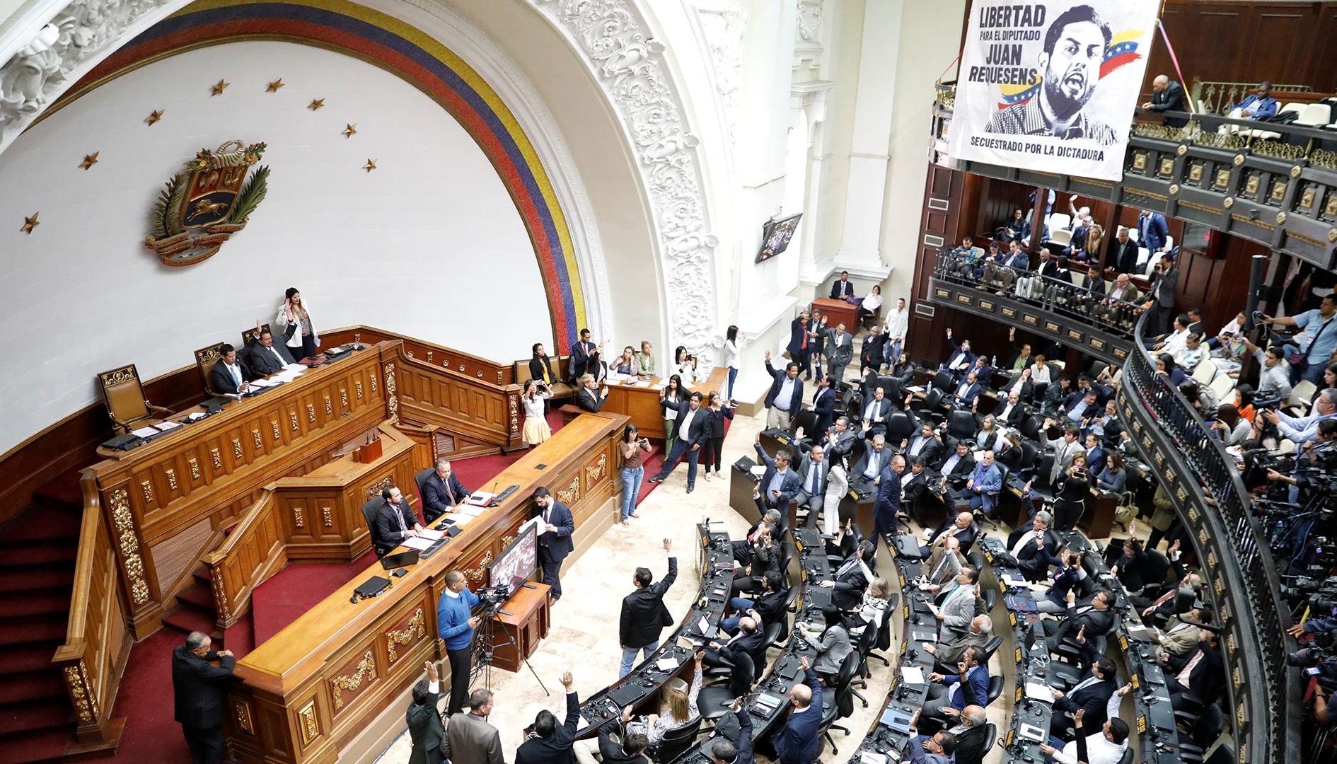 Asamblea Nacional de Venezuela decidió ampliar número de magistrados. 