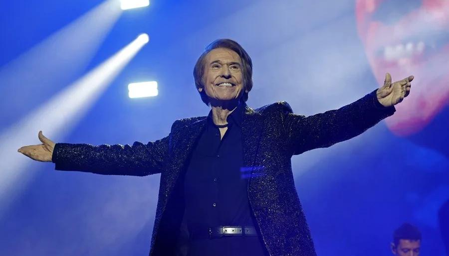 El cantante Raphael.