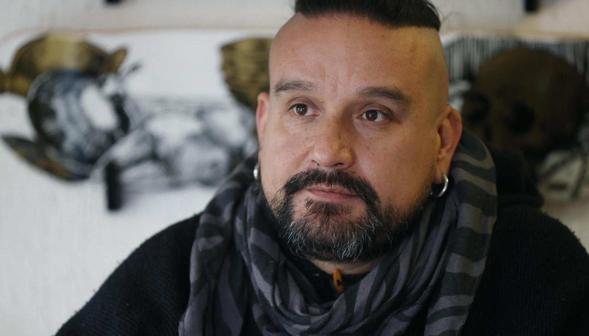Artista urbano chileno Sebastián E. conocido como 'Rata virus.' 