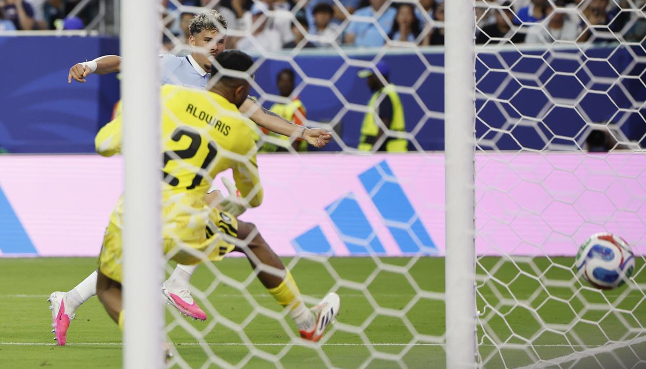 Momento del gol de Maxi Araújo.