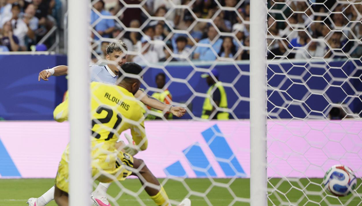 Momento del gol de Maxi Araújo.