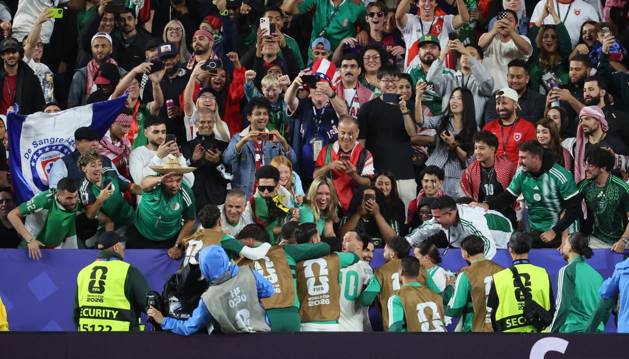 La celebración de los jugadores de Argelia.