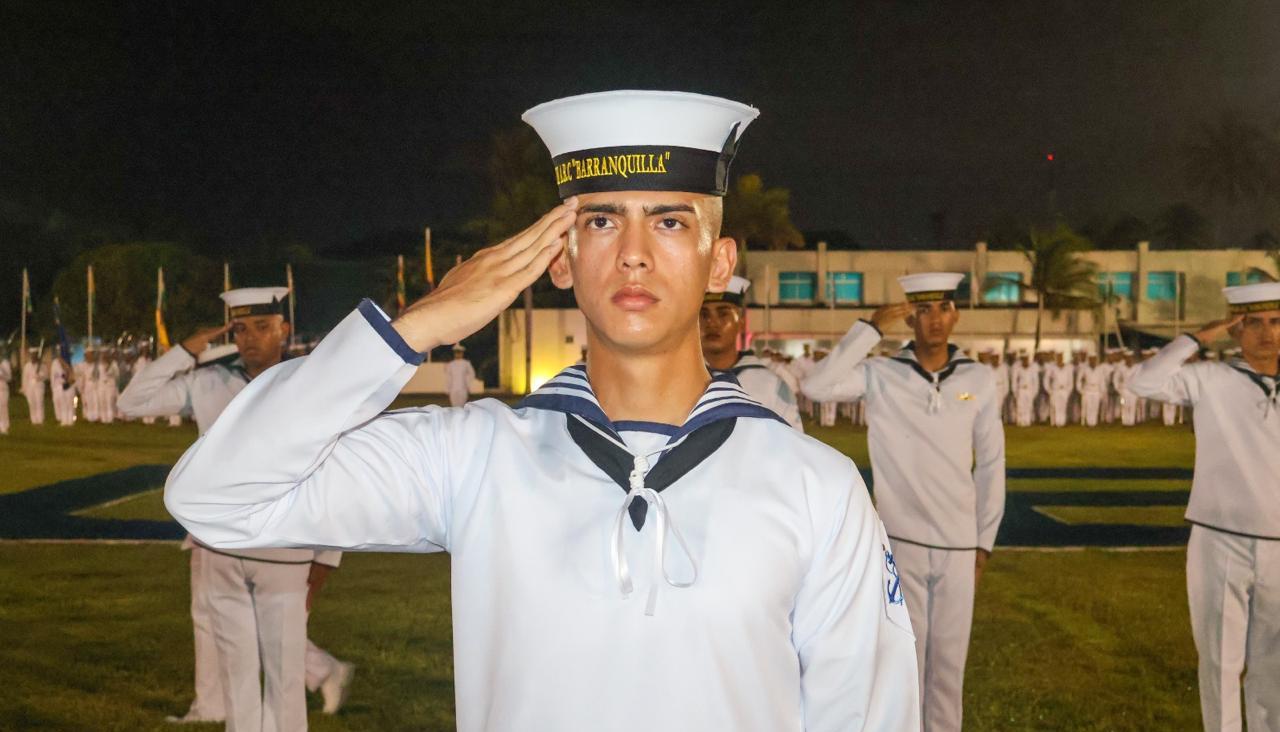 Nuevos suboficiales de la Armada Nacional. 