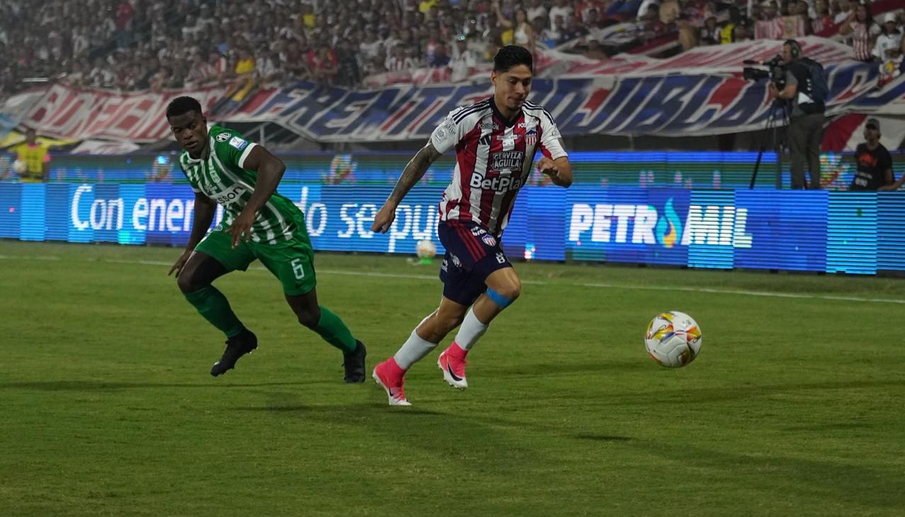 El atacante Bryan Castrillón.