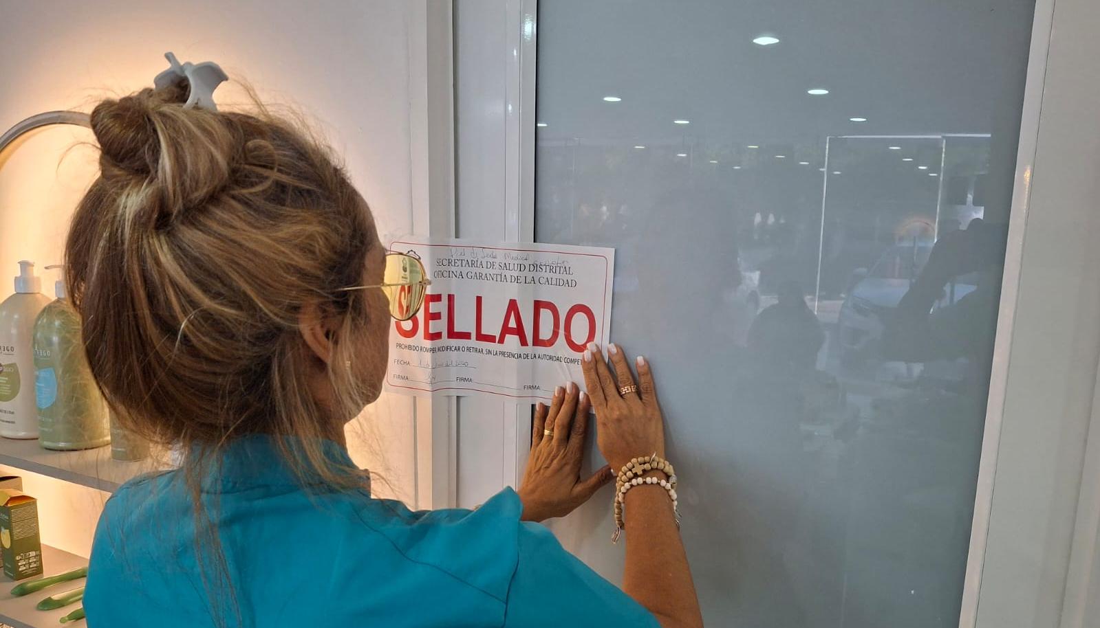 Cierre de centro estético.