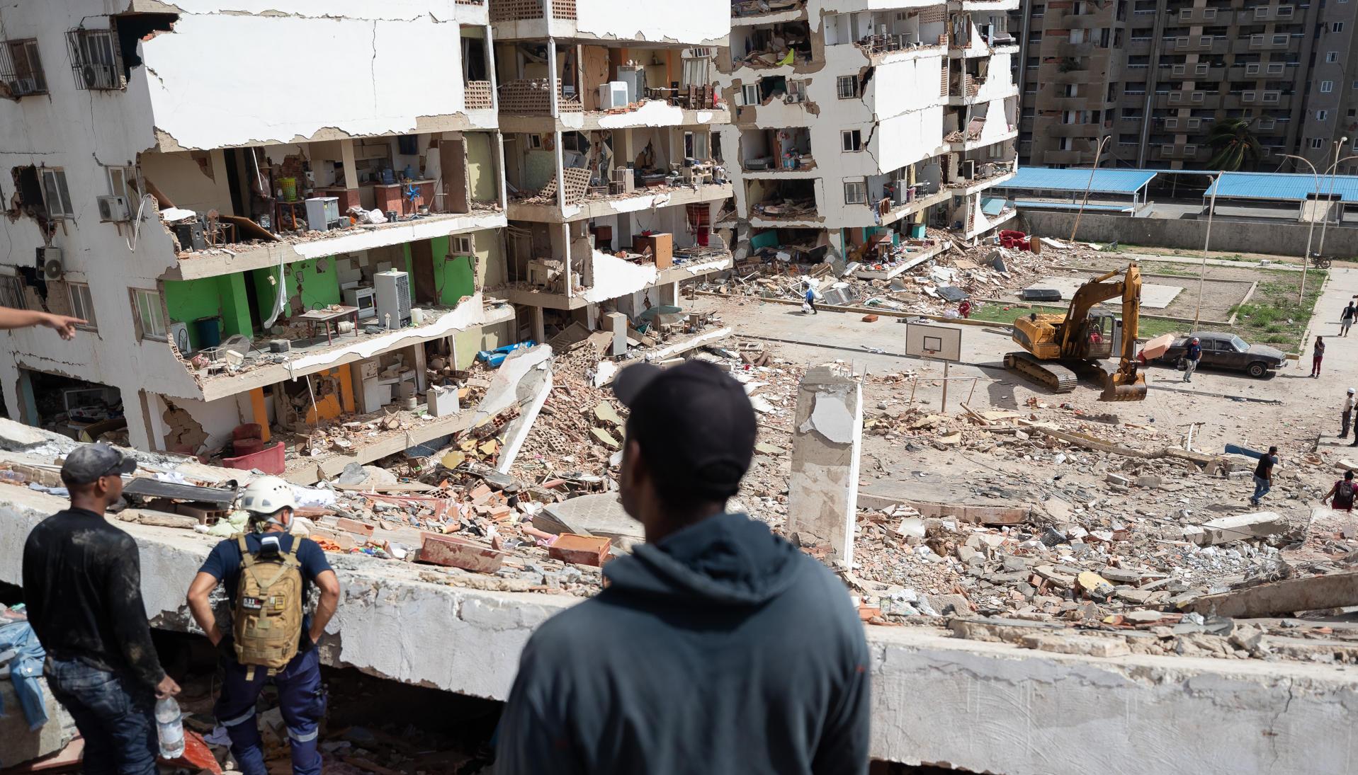 Edificios destruidos por los potentes terremotos del miércoles. 