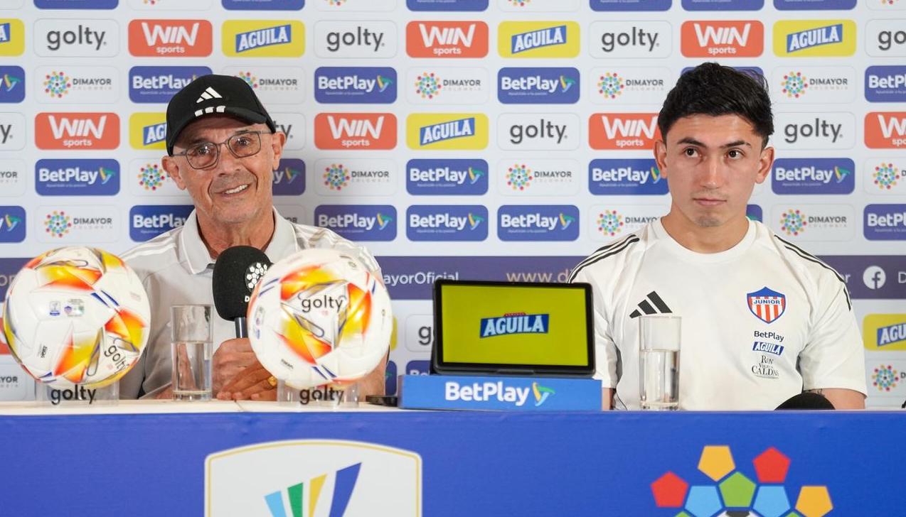 El técnico Alfredo Arias y el capitán de Junior Fabián Ángel