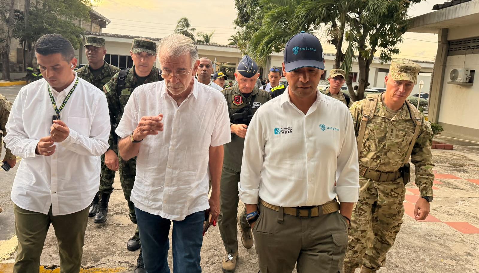 El Gobernador Eduardo Verano y el ministro de Defensa, Pedro Sánchez. 