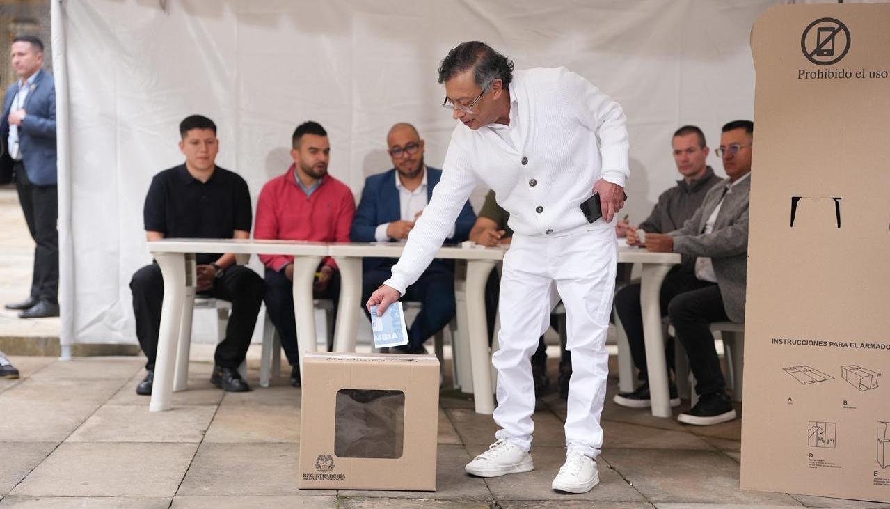 Presidente Gustavo Petro ejerciendo su derecho al voto en las elecciones 2026