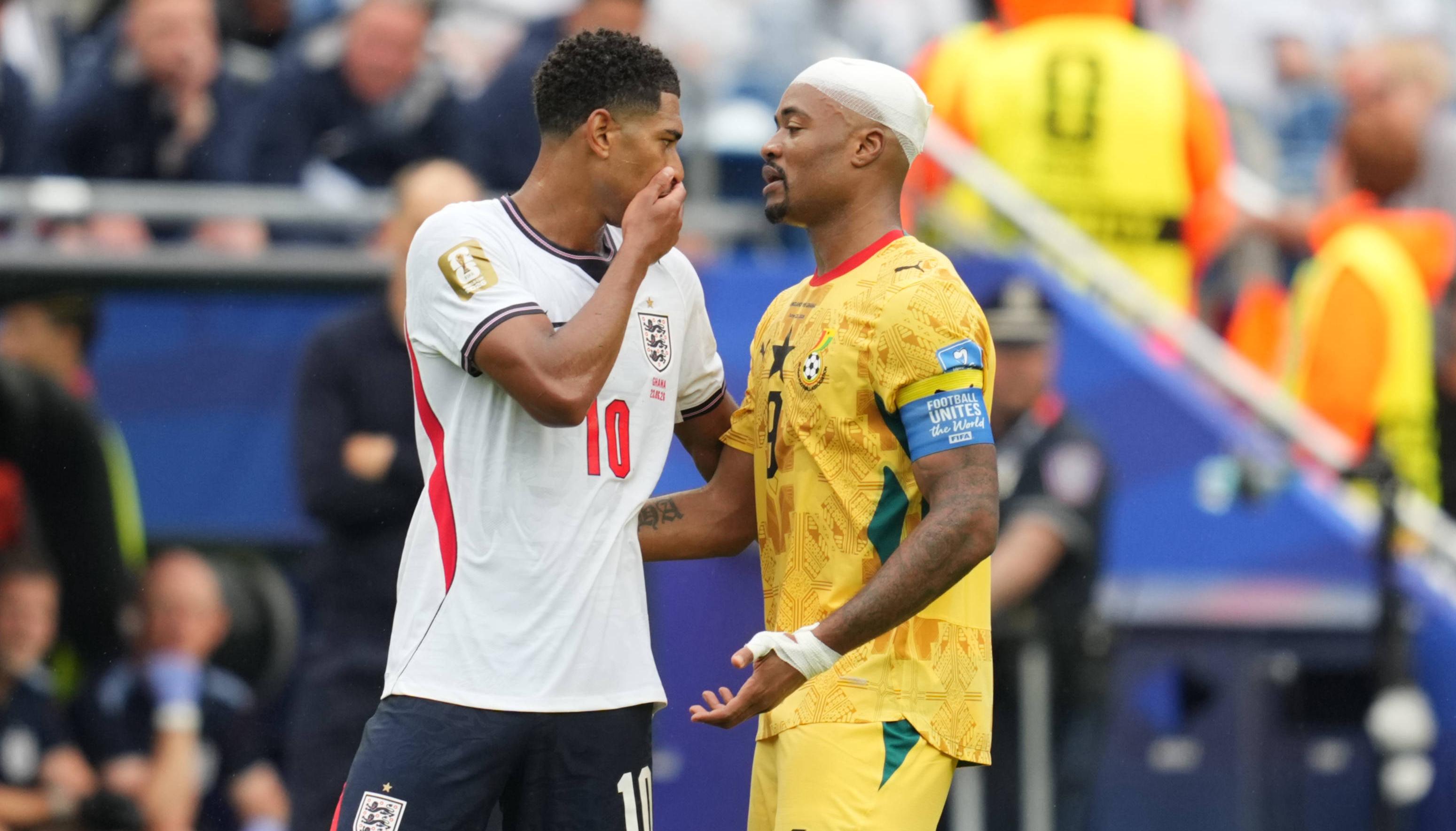 Jude Bellingham se cubrió mientras le hablaba al ghanés Jordan Ayew y no fue expulsado.