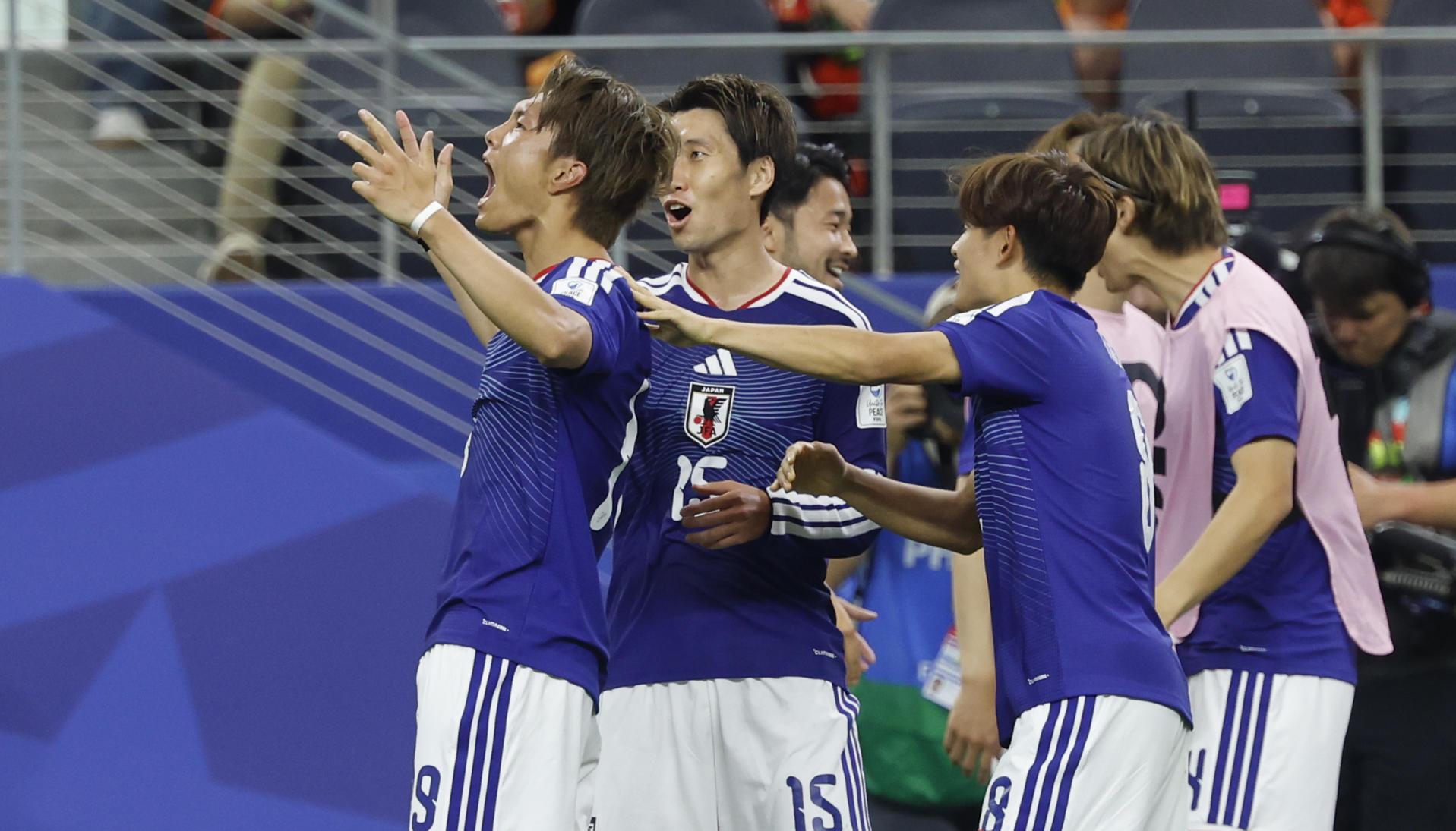 Jugadores de Japón celebrando su empate ante Países Bajos.