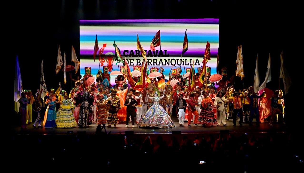La muestra artística contó con la participación de 120 hacedores de la fiesta.