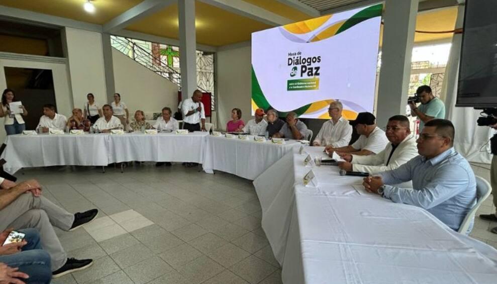 Mesa de diálogos entre Gobierno y la Coordinadora Nacional Ejército Bolivariano 