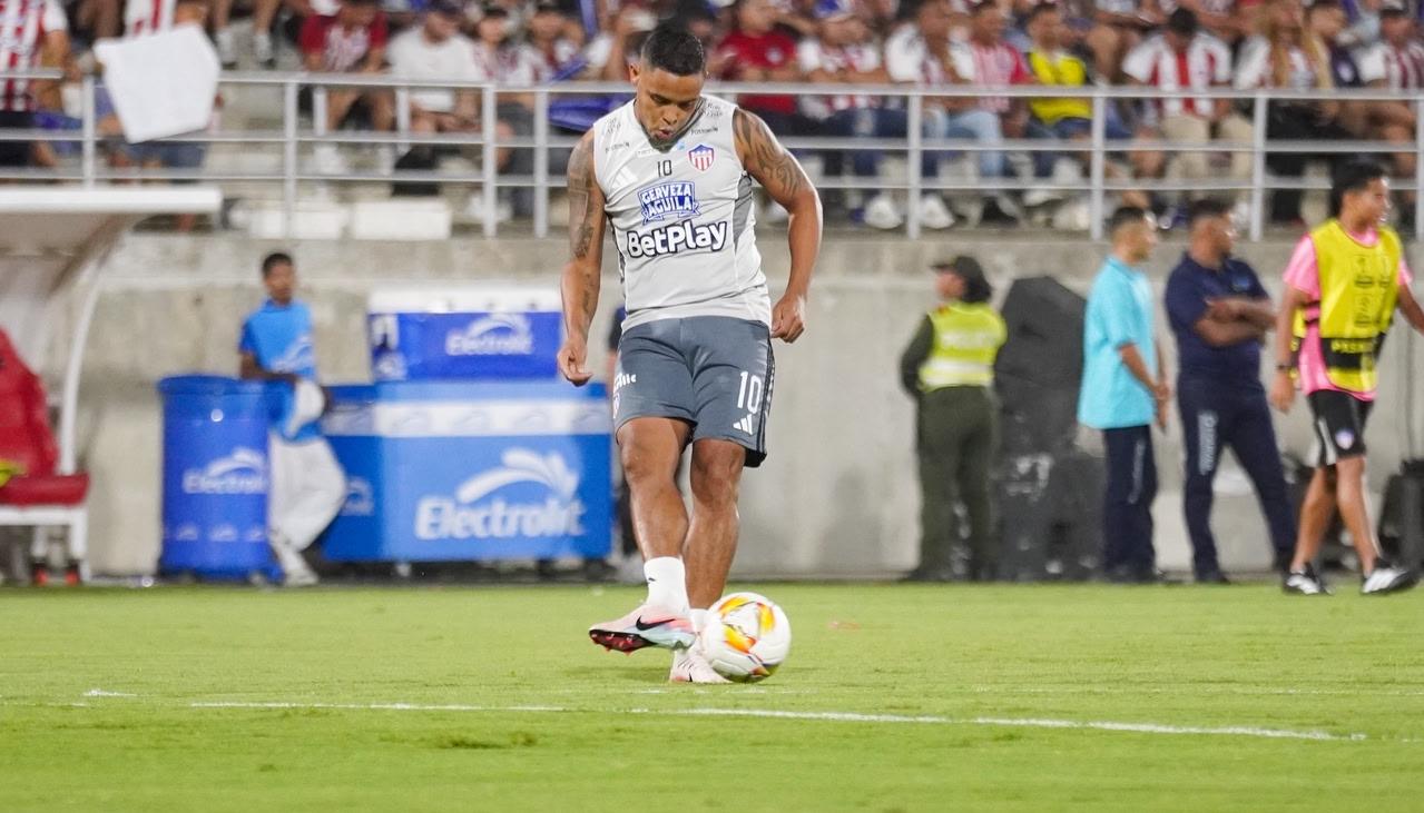 Luis Fernando Muriel durante el calentamiento.