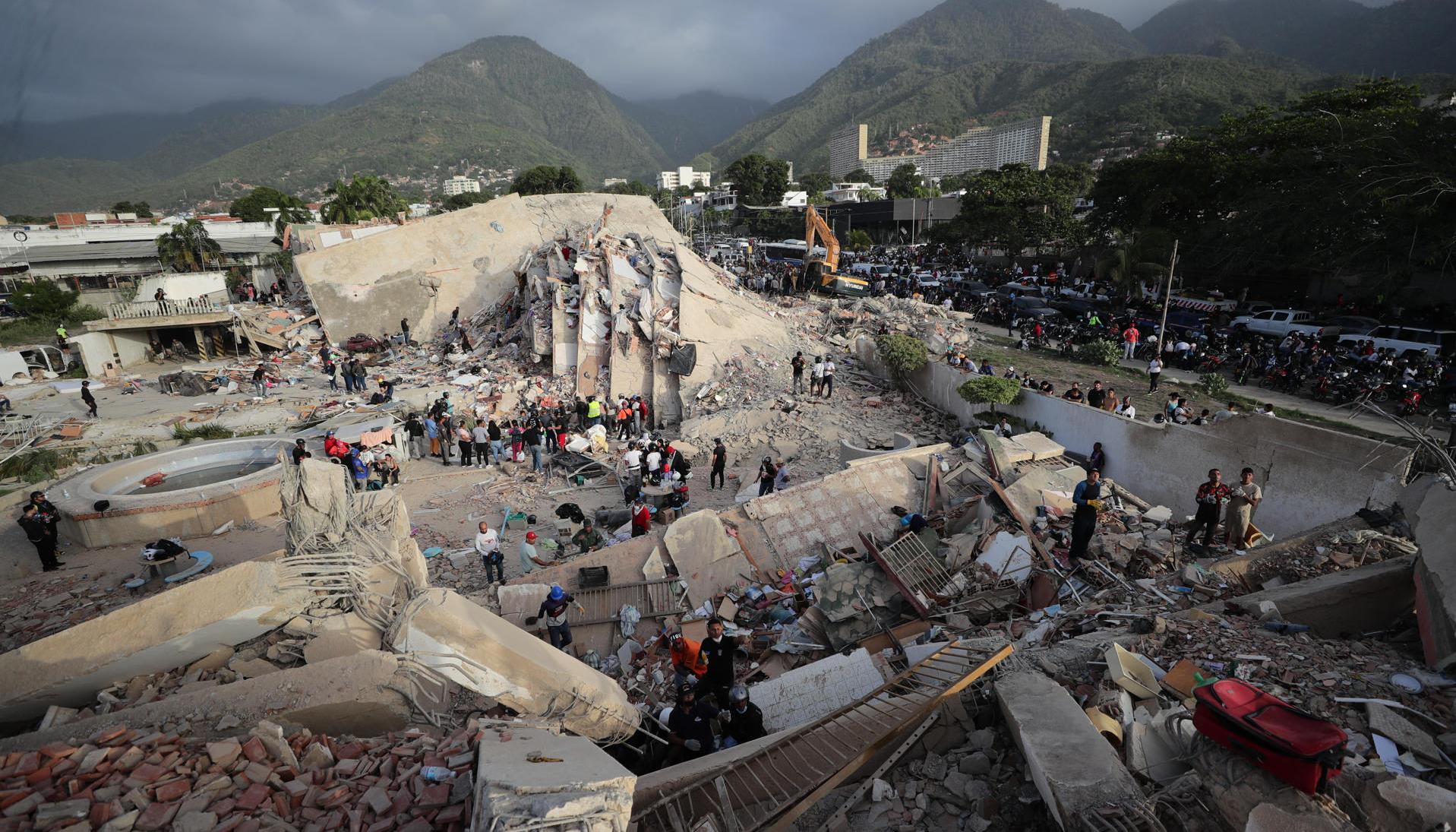 Operaciones de rescate en La Guaira, tras los terremotos. 