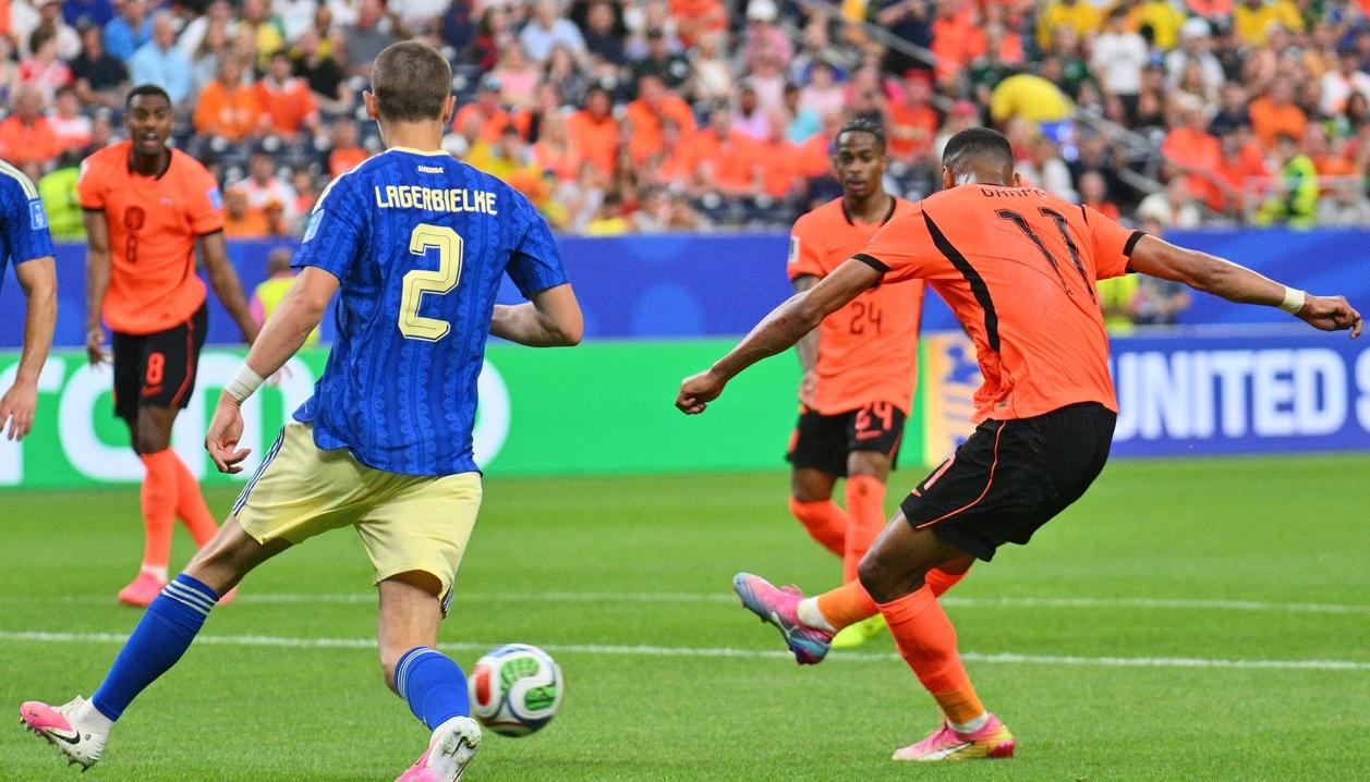 Momento de uno de los goles de Cody Gakpo.