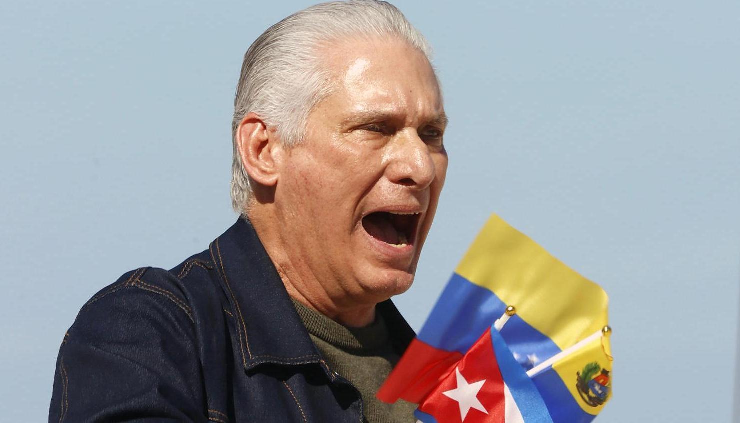 Cuba anuncia múltiples reformas para abrir el turismo, el comercio exterior y la inversión