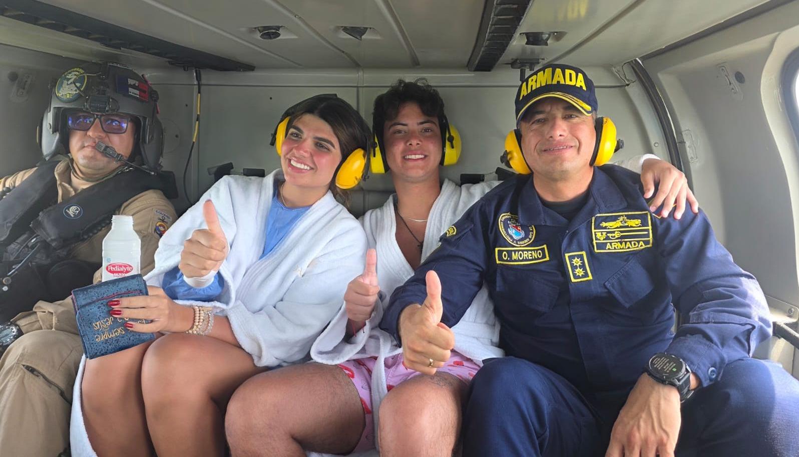 Los dos jóvenes rescatados por la Armada. 