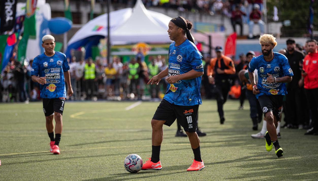 Ronaldinho durante el partido.