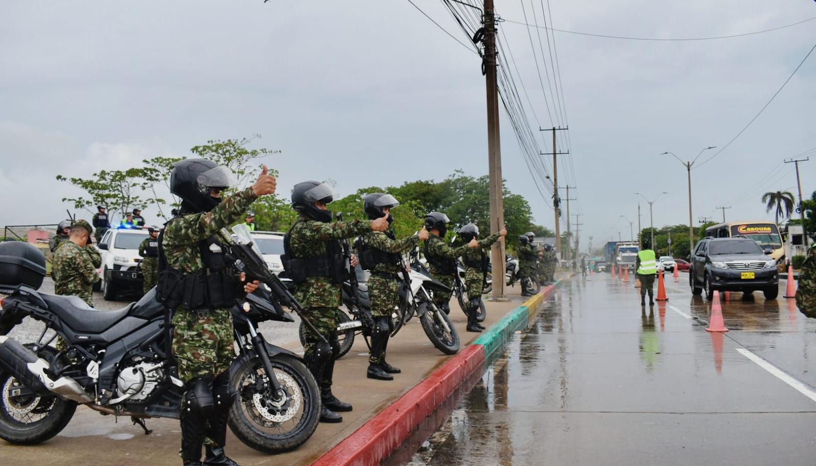 Soldados en las principales vías del Caribe Colombiano. 