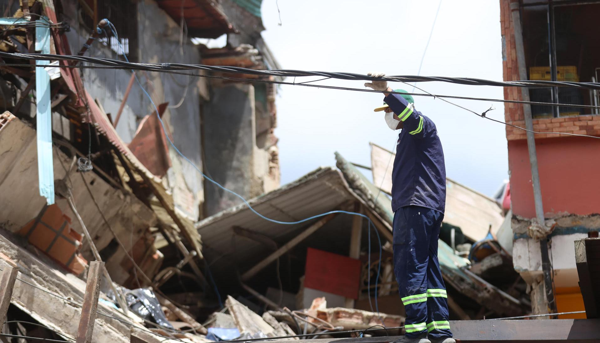 Trabajos de rescate en el barrio El Junquito, en Caracas.