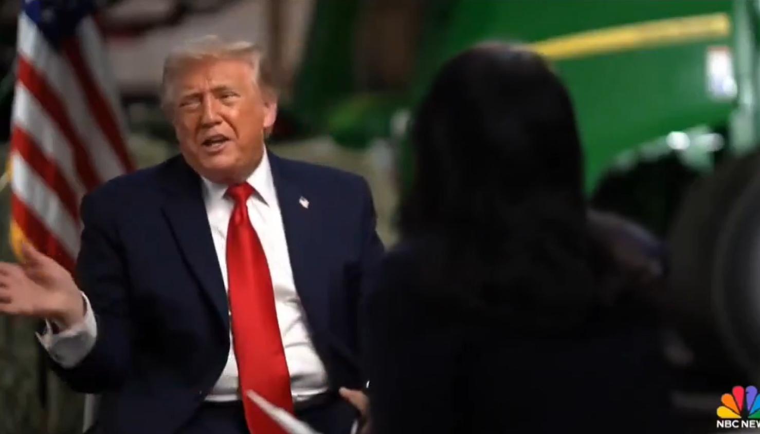 El momento en el que Donald Trump se va de la entrevista.