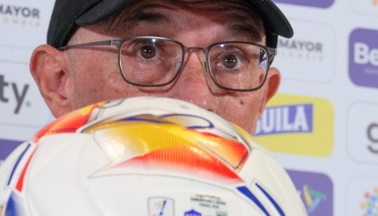 El técnico del Junior, Alfredo Arias, en la rueda de prensa previa al partido contra Nacional. 