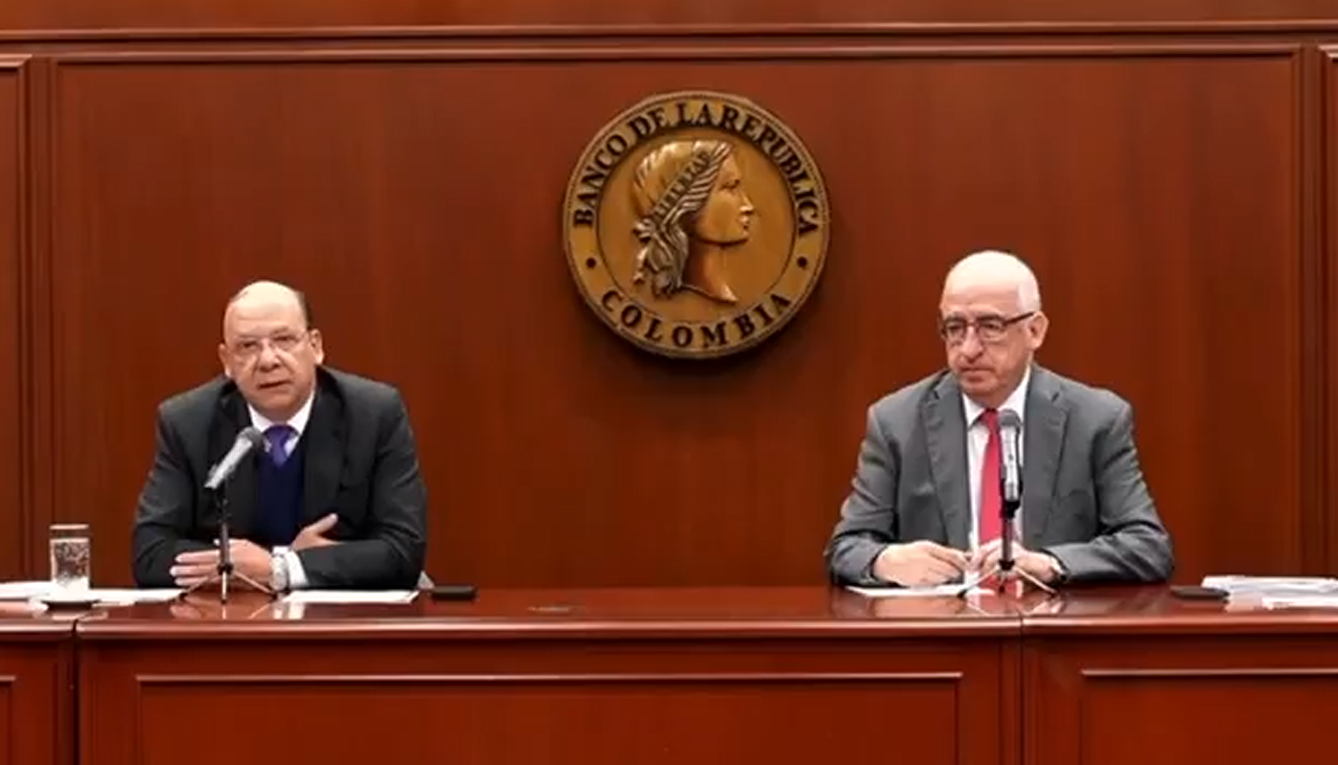 (Izq. a Der.) Germán Ávila, ministro de Hacienda, y  Leonardo Villar, gerente del Banrepública.