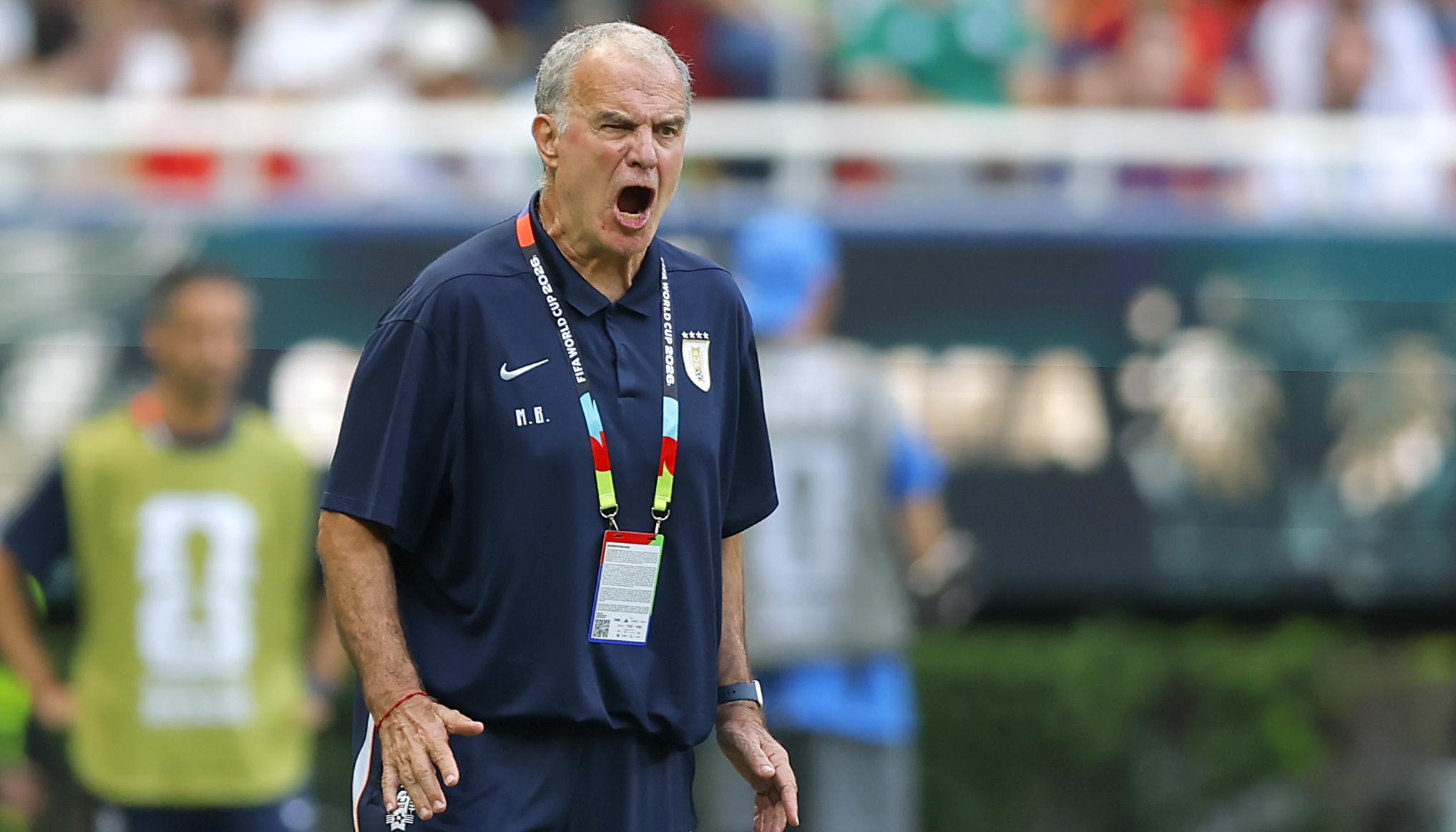 Marcelo Bielsa fue eliminado con Uruguay en primera ronda. 