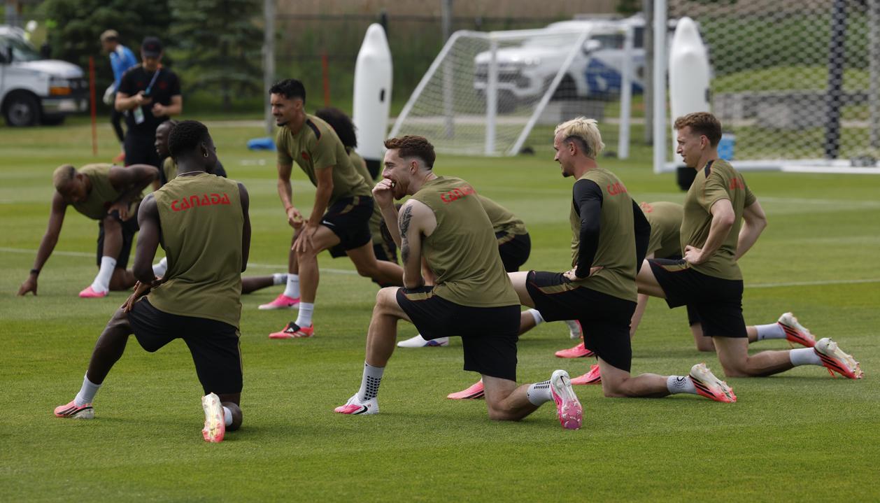 Jugadores de Canadá durante un entrenamiento 